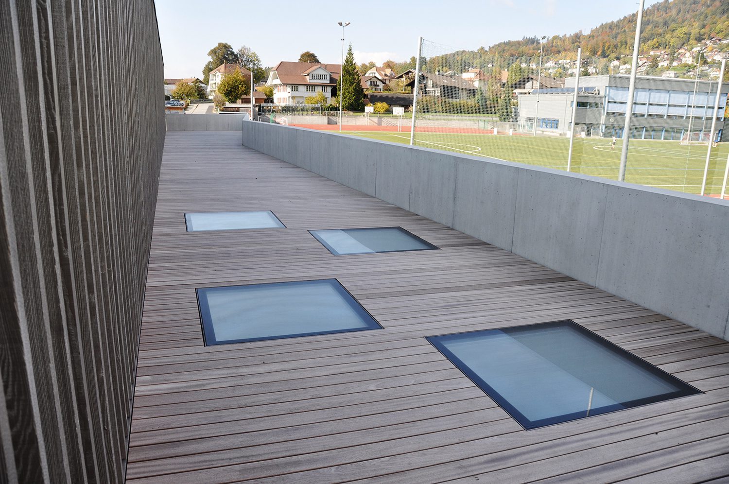 Walkable skylights for more daylight in the basement - Hünibach fire station and depot - daylight solutions - Glassfloor Heliobus AG